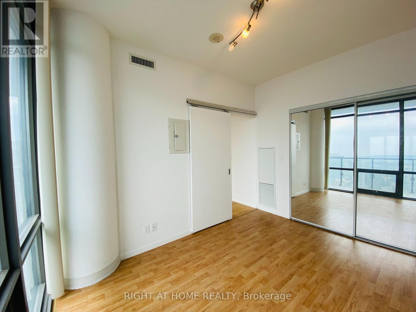 4506 - 832 Bay Street, Toronto, Ontario  M5S 1Z6 - Photo 11 - C12368178