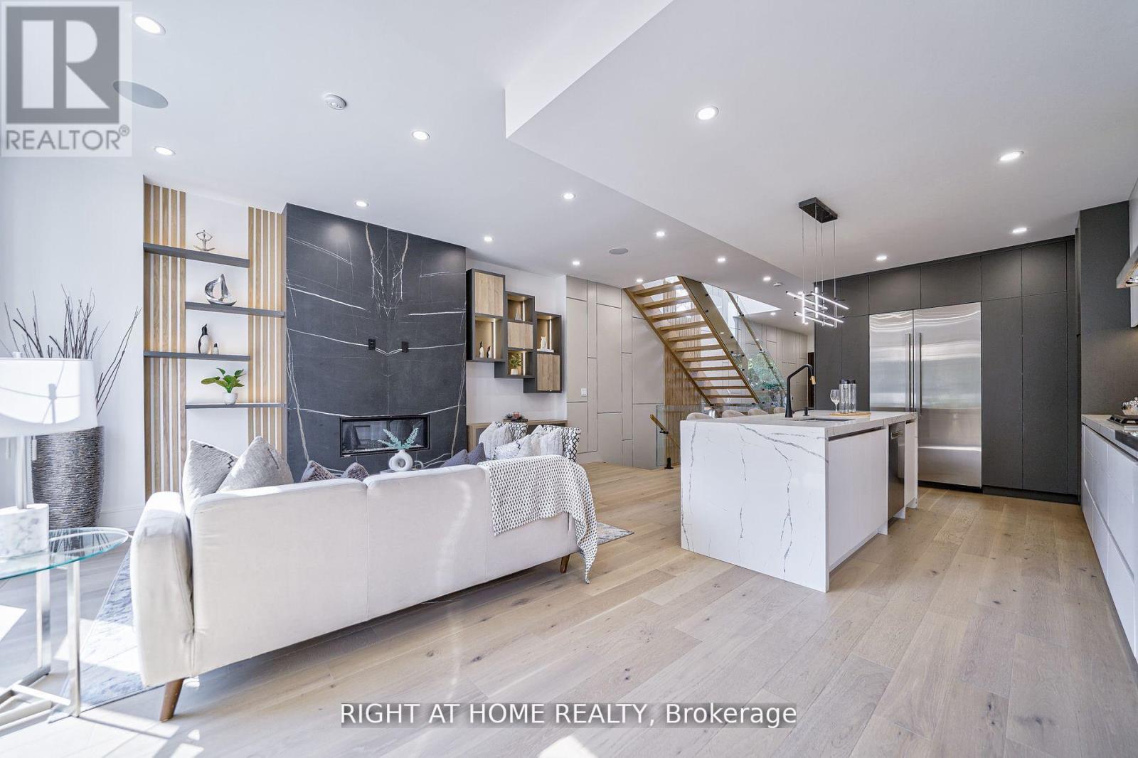 333 Woodmount Avenue, Toronto, Ontario  M4C 4A4 - Photo 7 - E12368205