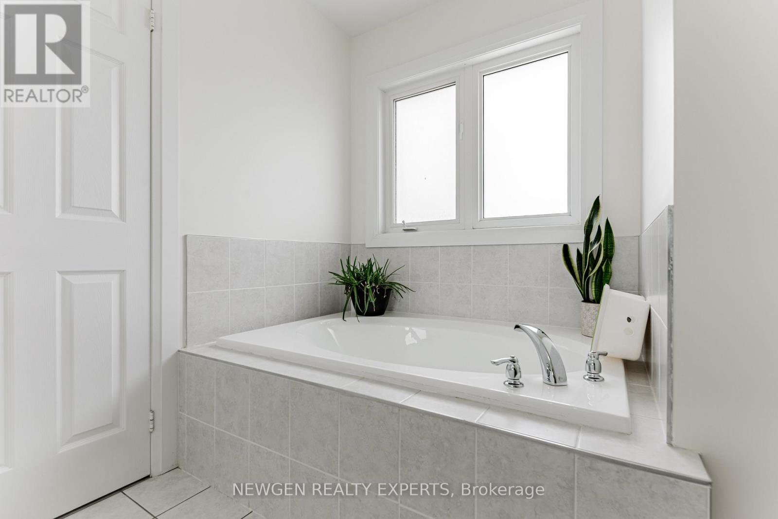 295 Petticoat Road, Vaughan, Ontario  L6A 0M3 - Photo 14 - N12368131