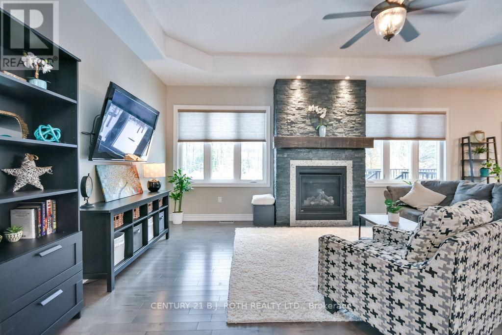 Property at 27 HOUBEN CRESCENT image 5