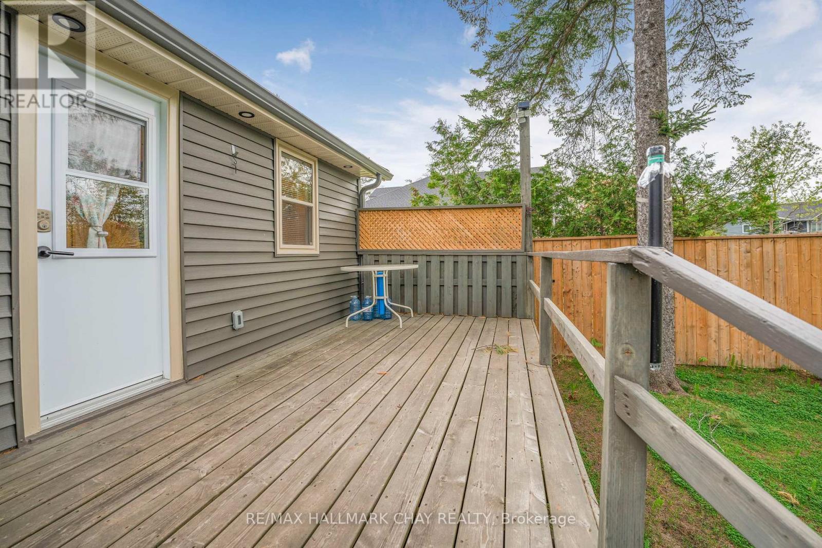 57 Laidlaw Street, Wasaga Beach, Ontario  L9Z 2L2 - Photo 33 - S12368191