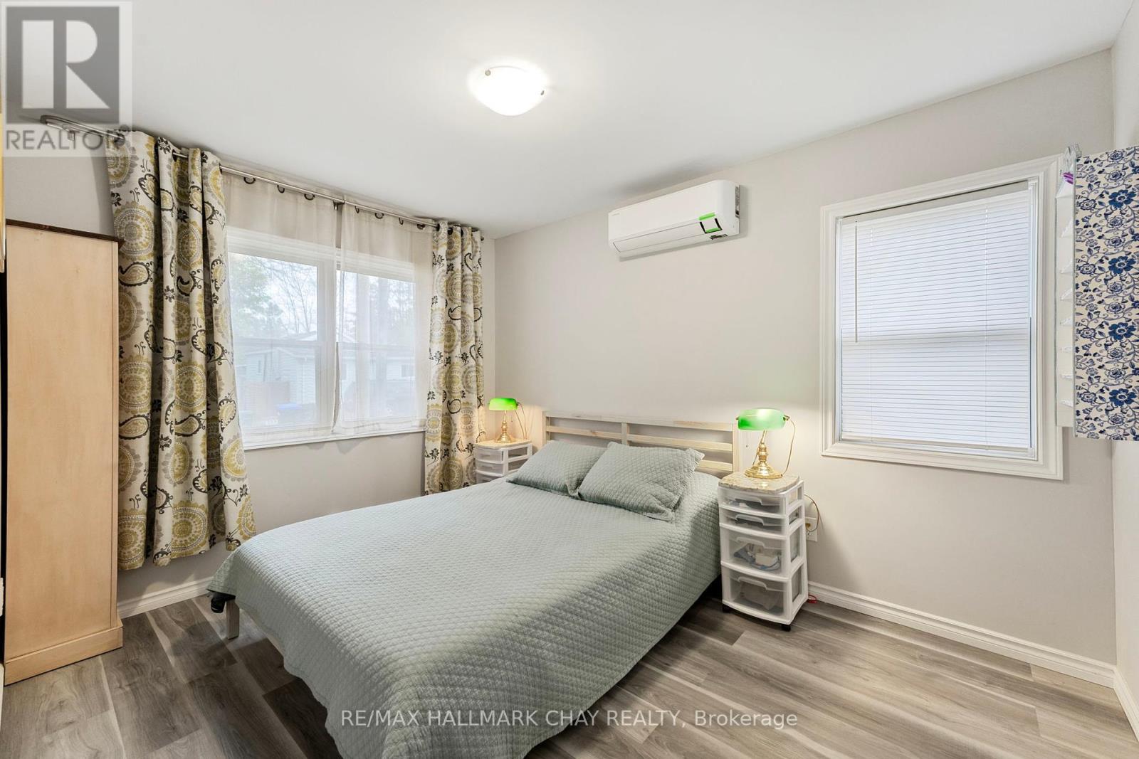 57 Laidlaw Street, Wasaga Beach, Ontario  L9Z 2L2 - Photo 8 - S12368191