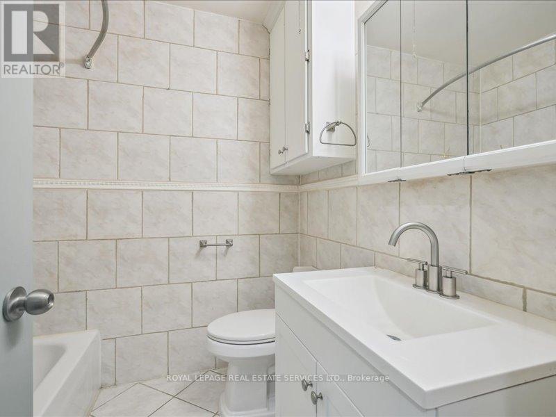 18 Thirty Third Street, Toronto, Ontario  M8W 3G9 - Photo 16 - W12368158