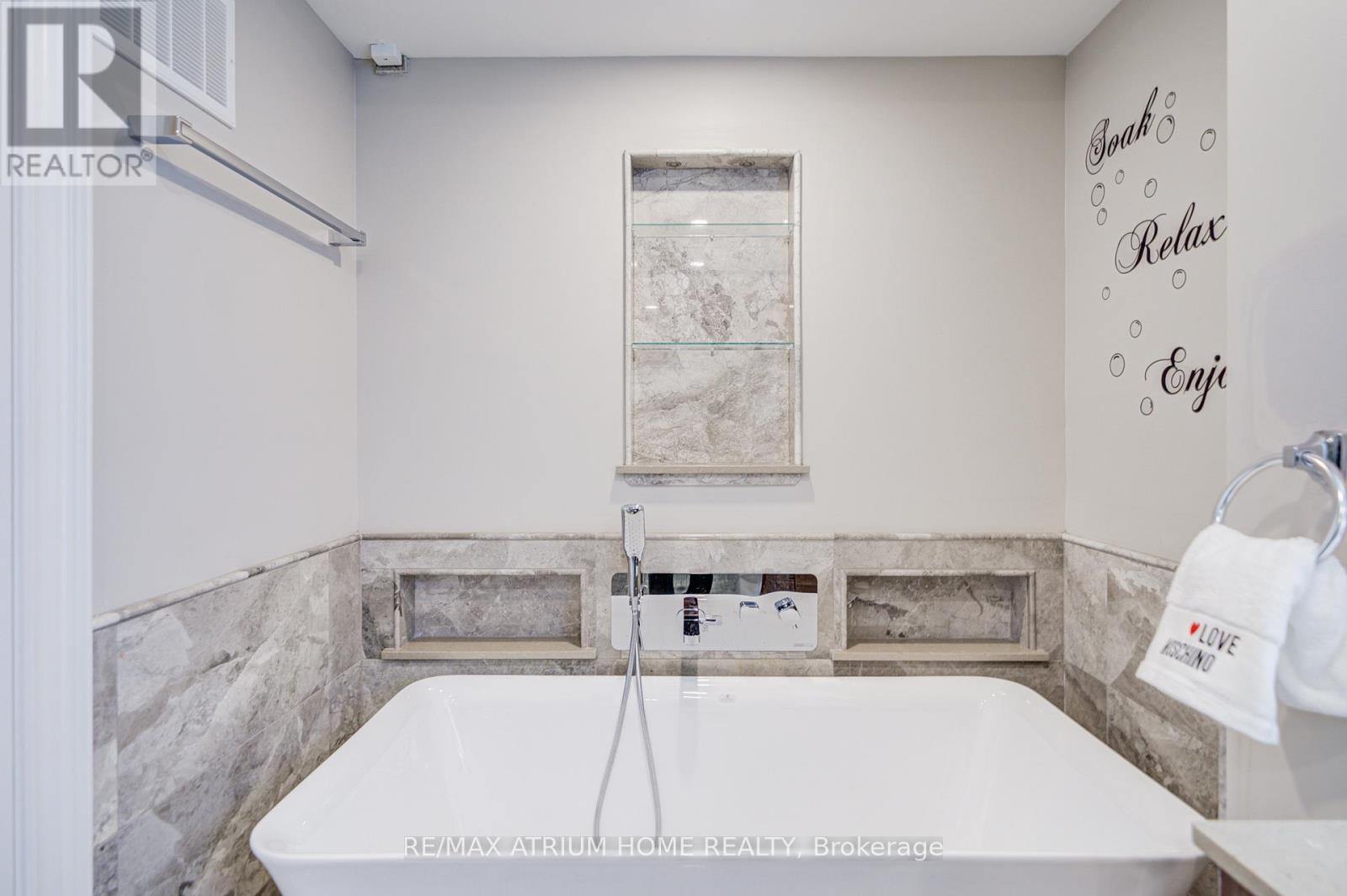 2095 Grand Ravine Drive, Oakville, Ontario  L6H 6B5 - Photo 29 - W12368176