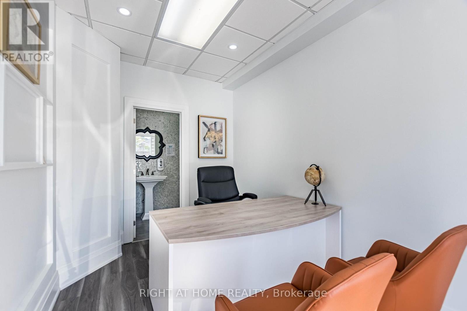 104 - 49 Hillcrest Avenue, Brampton (Queen Street Corridor), Ontario  L6W 4V4 - Photo 10 - W12368181
