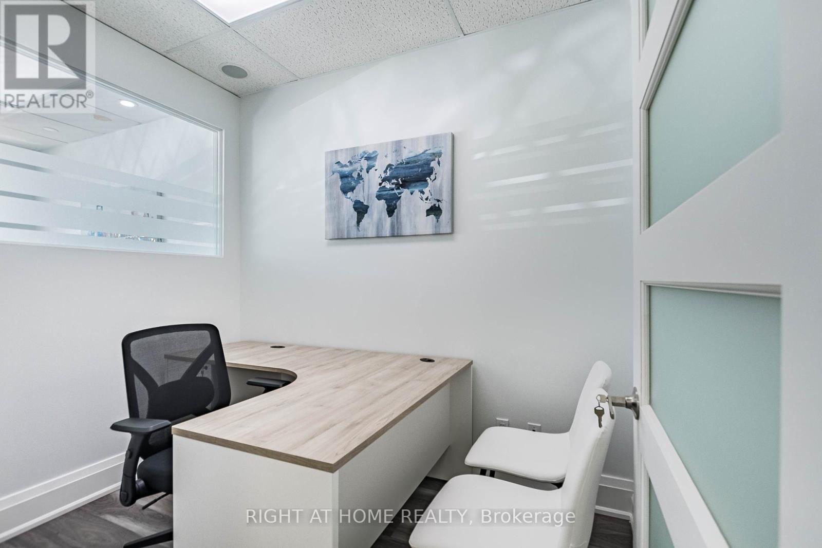 104 - 49 Hillcrest Avenue, Brampton (Queen Street Corridor), Ontario  L6W 4V4 - Photo 16 - W12368181