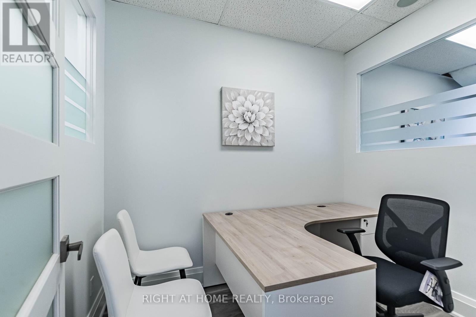 104 - 49 Hillcrest Avenue, Brampton (Queen Street Corridor), Ontario  L6W 4V4 - Photo 24 - W12368181