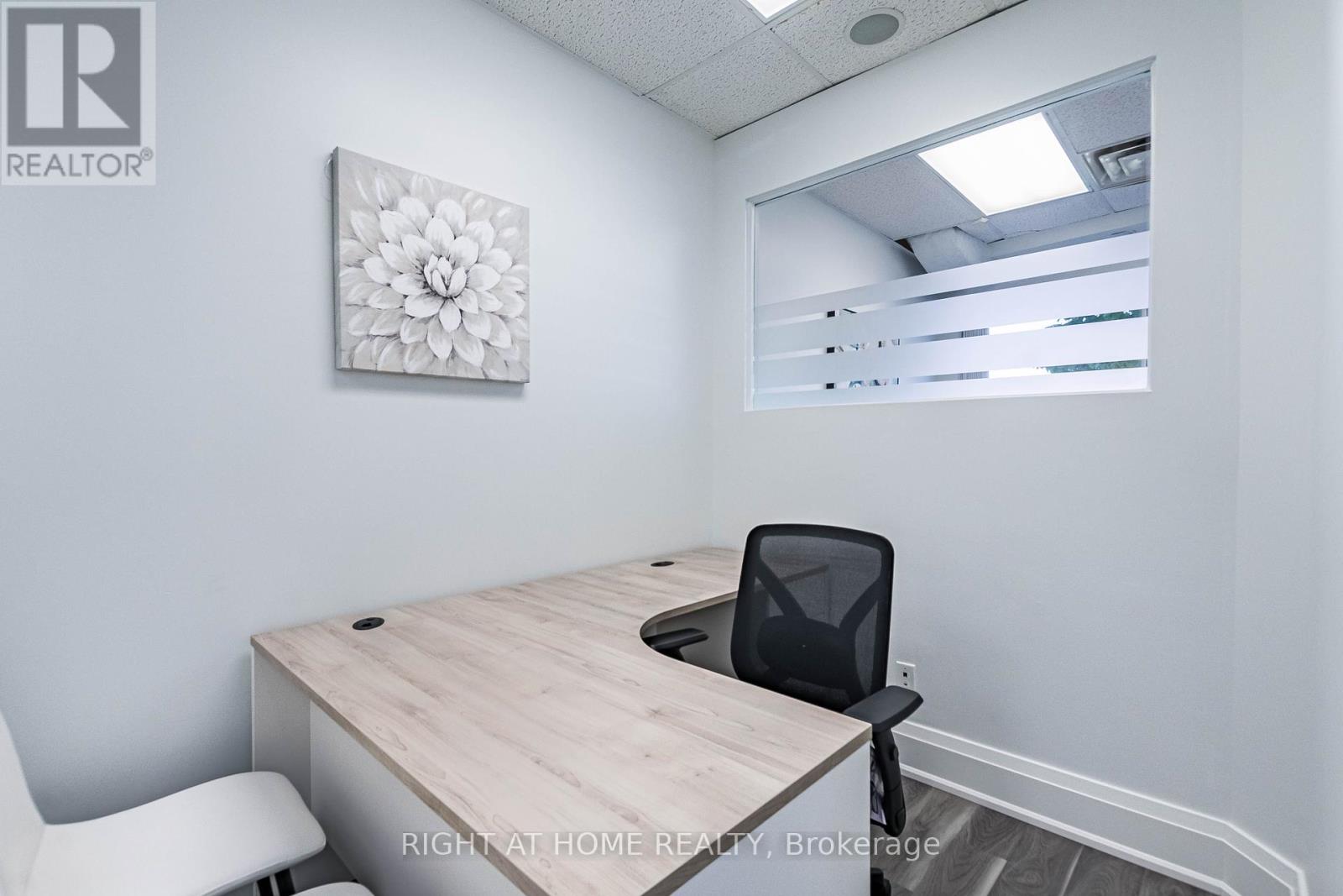 104 - 49 Hillcrest Avenue, Brampton (Queen Street Corridor), Ontario  L6W 4V4 - Photo 25 - W12368181