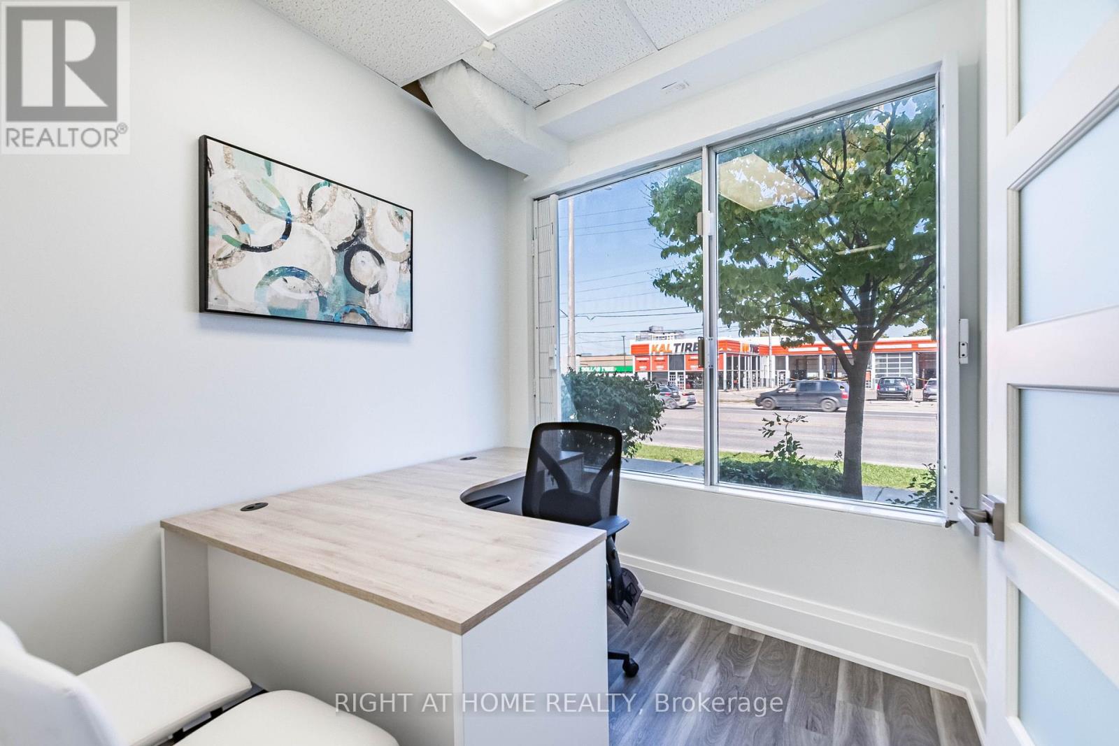 104 - 49 Hillcrest Avenue, Brampton (Queen Street Corridor), Ontario  L6W 4V4 - Photo 28 - W12368181
