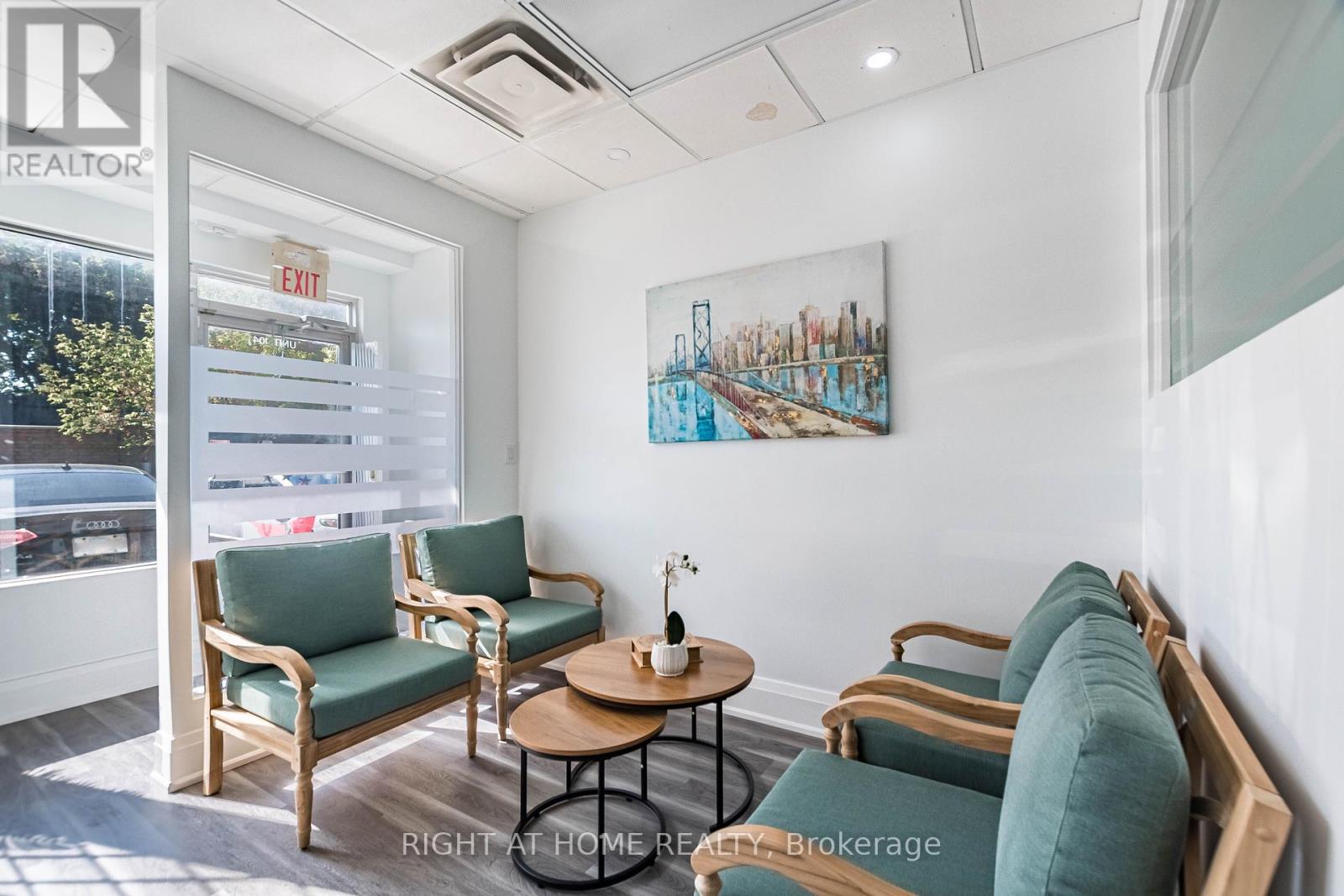 104 - 49 Hillcrest Avenue, Brampton (Queen Street Corridor), Ontario  L6W 4V4 - Photo 7 - W12368181