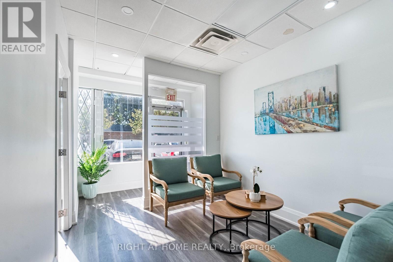 104 - 49 Hillcrest Avenue, Brampton (Queen Street Corridor), Ontario  L6W 4V4 - Photo 8 - W12368181