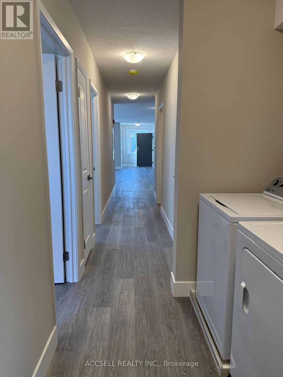 25 Alexandria Avenue, St. Thomas, Ontario  N5P 3M7 - Photo 14 - X12368272