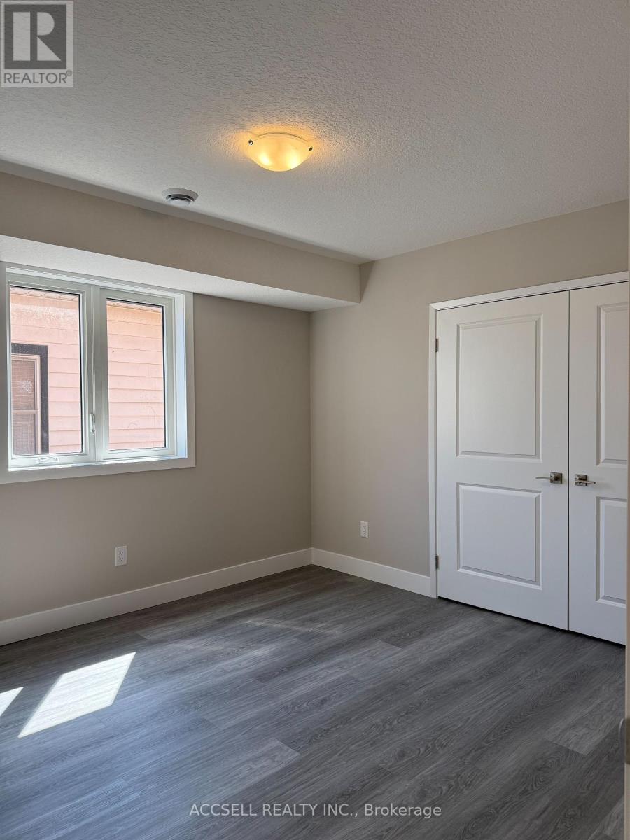 25 Alexandria Avenue, St. Thomas, Ontario  N5P 3M7 - Photo 15 - X12368272