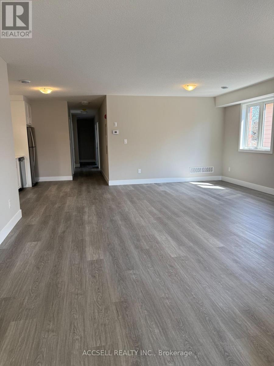 25 Alexandria Avenue, St. Thomas, Ontario  N5P 3M7 - Photo 3 - X12368272