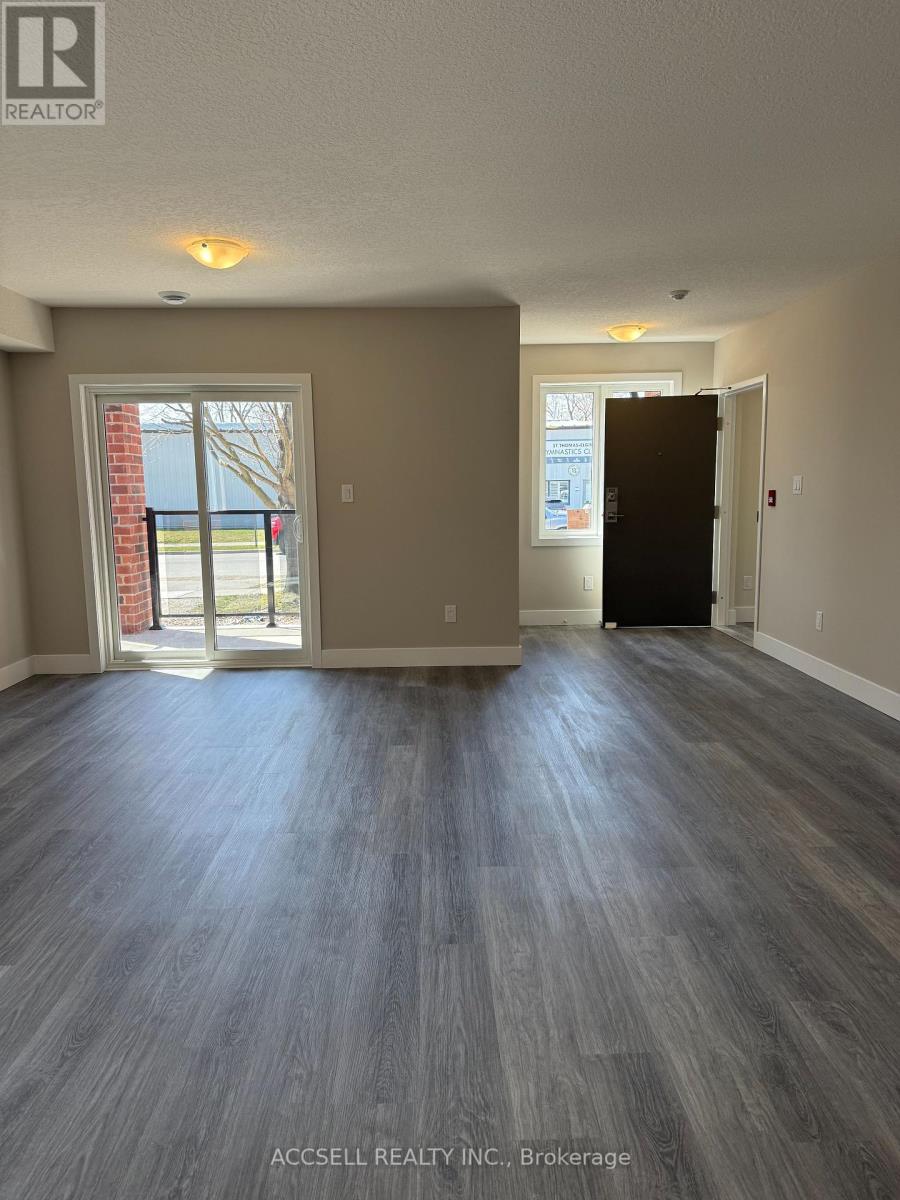 25 Alexandria Avenue, St. Thomas, Ontario  N5P 3M7 - Photo 5 - X12368272
