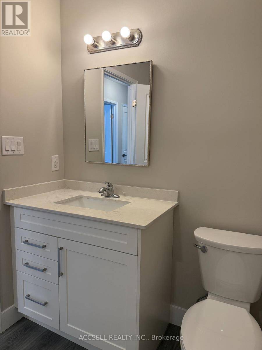 25 Alexandria Avenue, St. Thomas, Ontario  N5P 3M7 - Photo 8 - X12368272