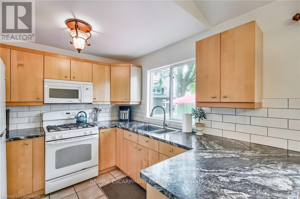 8 Beach Road, Haldimand, Ontario  N0A 1K0 - Photo 15 - X12368188