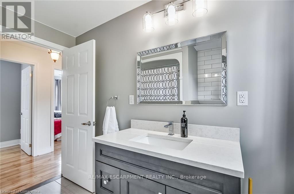 8 Beach Road, Haldimand, Ontario  N0A 1K0 - Photo 30 - X12368188