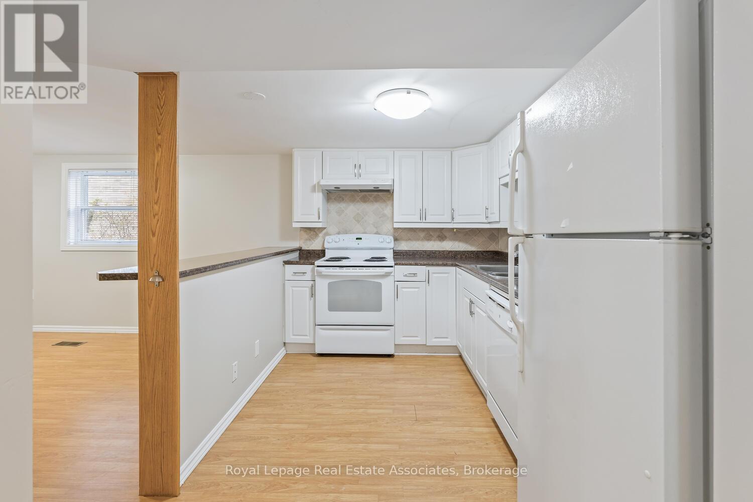 17 Academy Road, Halton Hills, Ontario  L7G 3N7 - Photo 10 - W12366751