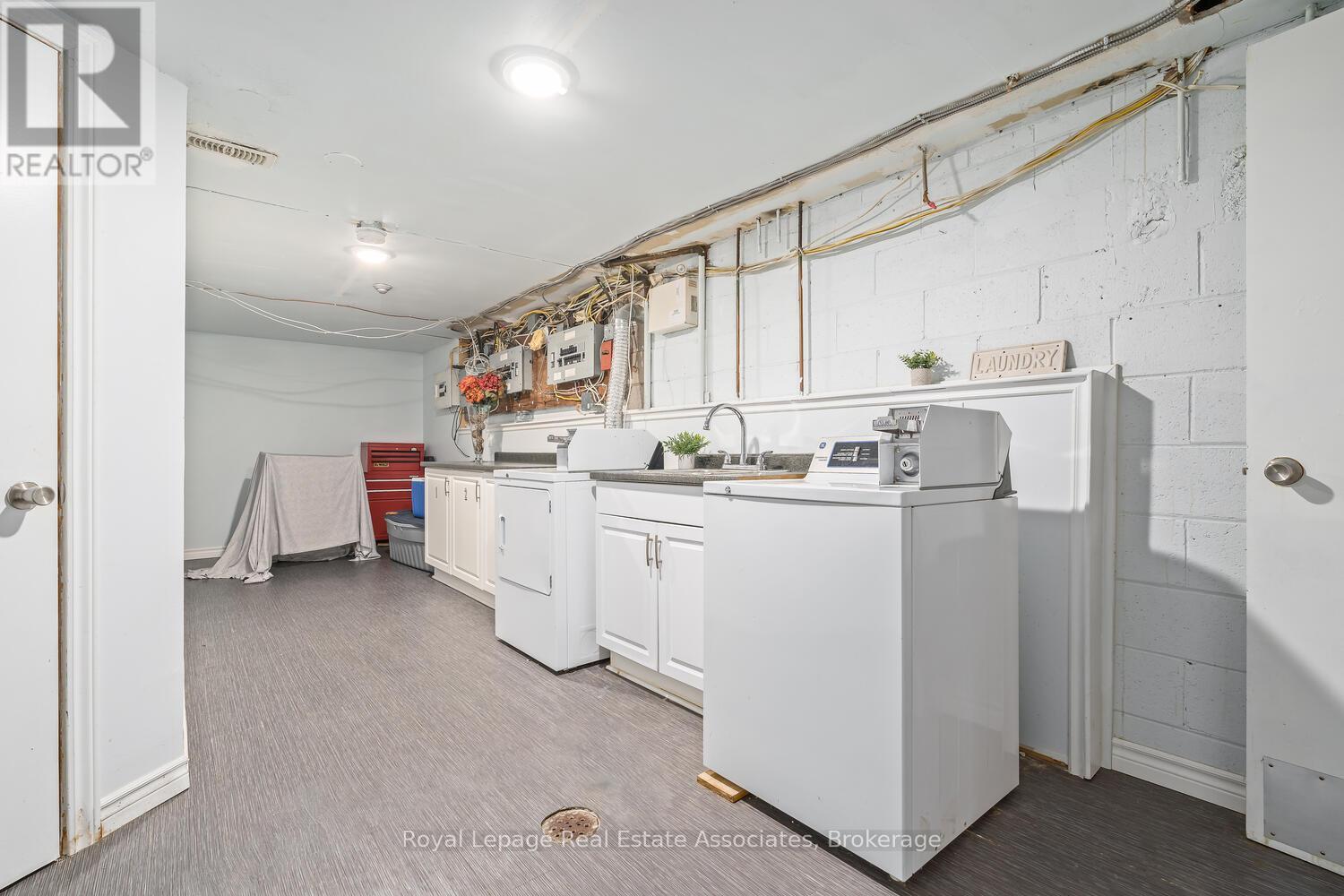 17 Academy Road, Halton Hills, Ontario  L7G 3N7 - Photo 17 - W12366751
