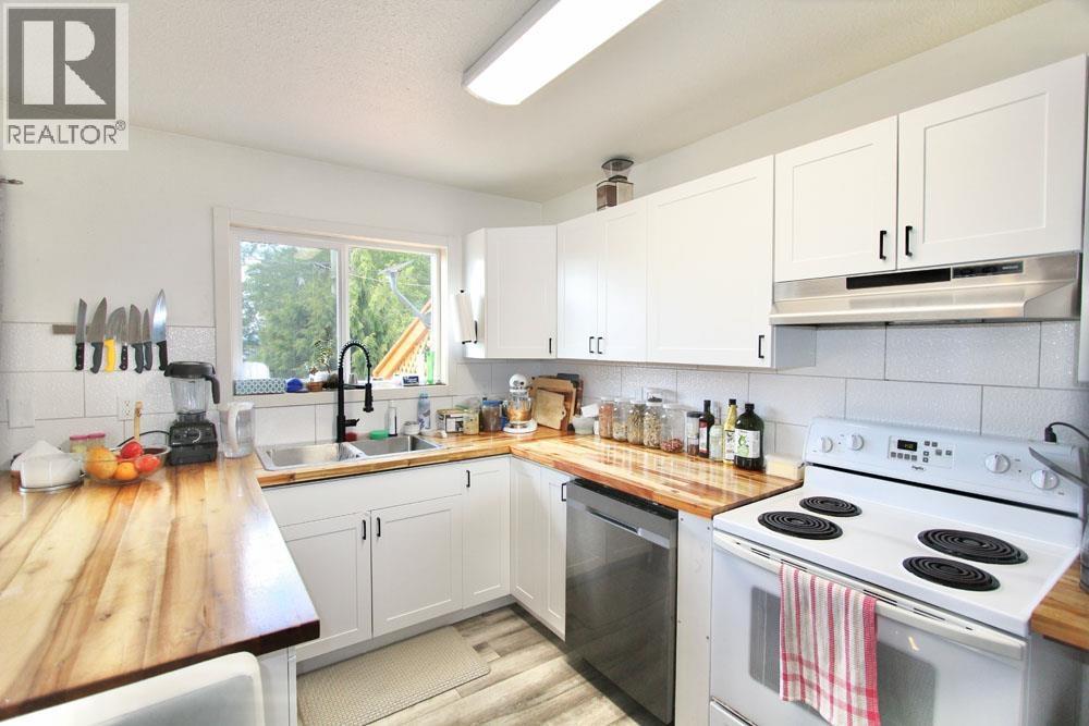 33 YAKOUN STREET, Port Clements, British Columbia