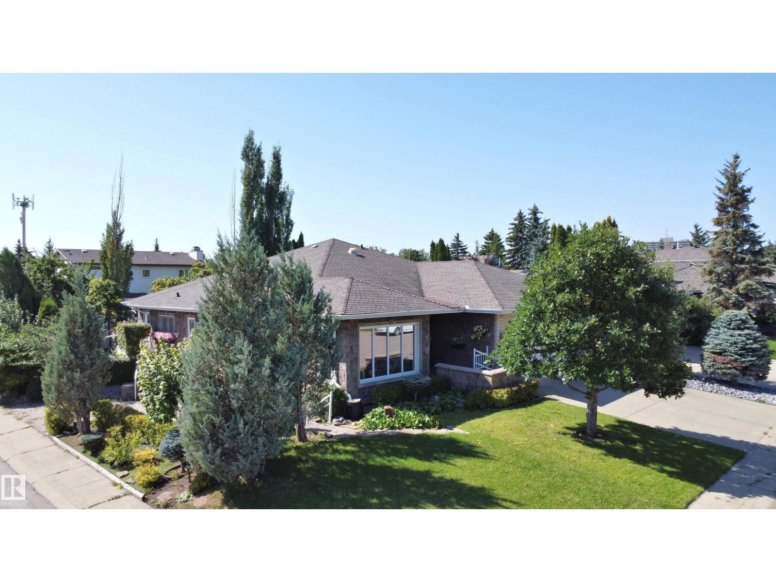 Property at 131 WALSH CR NW image 2