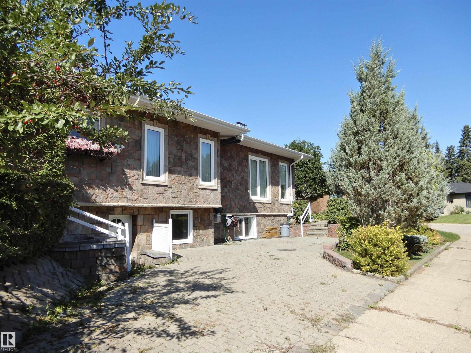 Property at 131 WALSH CR NW image 4