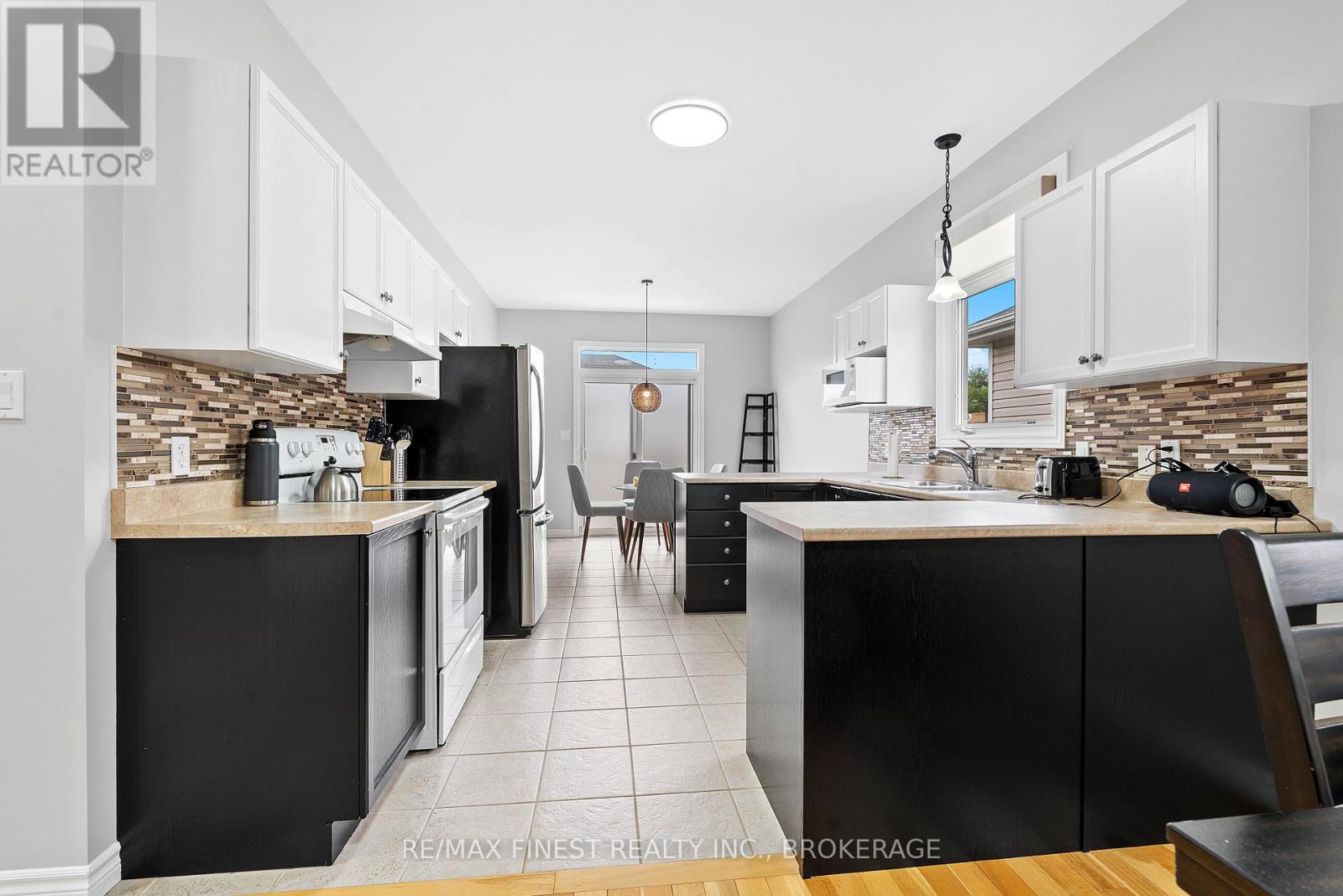 995 Swanfield Street, Kingston, Ontario  K7M 0A6 - Photo 10 - X12368283