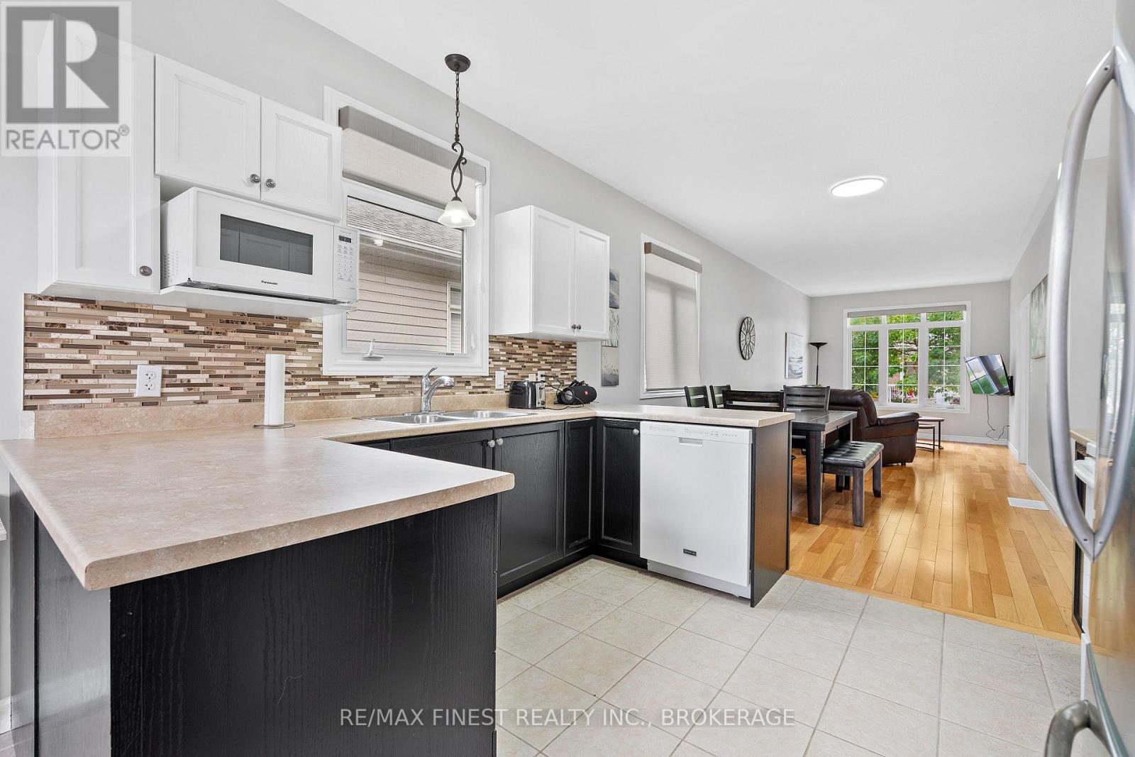 995 Swanfield Street, Kingston, Ontario  K7M 0A6 - Photo 12 - X12368283