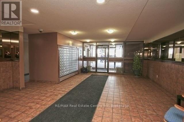 17 - 15 Albright Road N, Hamilton, Ontario  L8K 5J2 - Photo 4 - X12368278