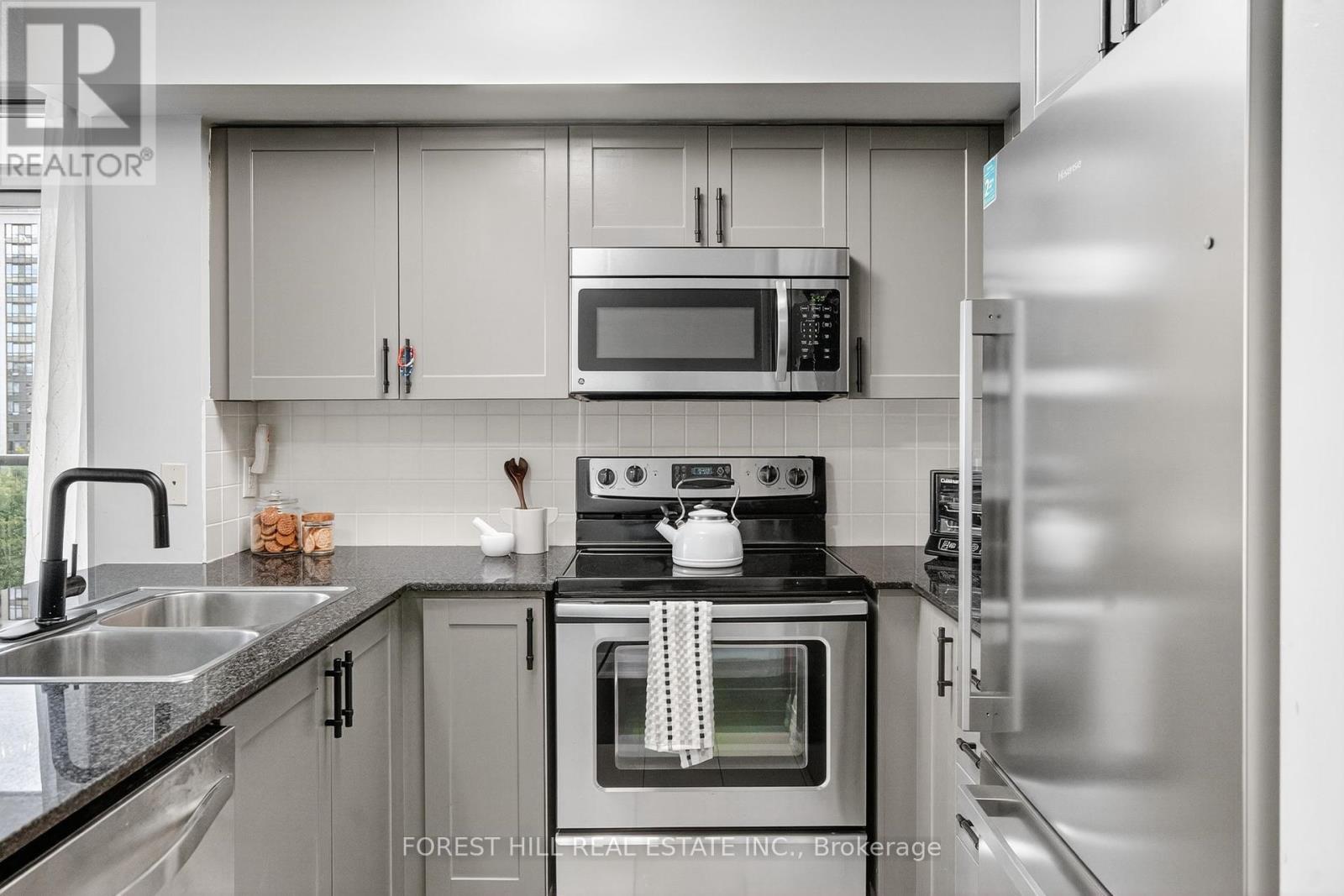 414 - 20 North Park Road, Vaughan, Ontario  L4J 0G7 - Photo 4 - N12368246