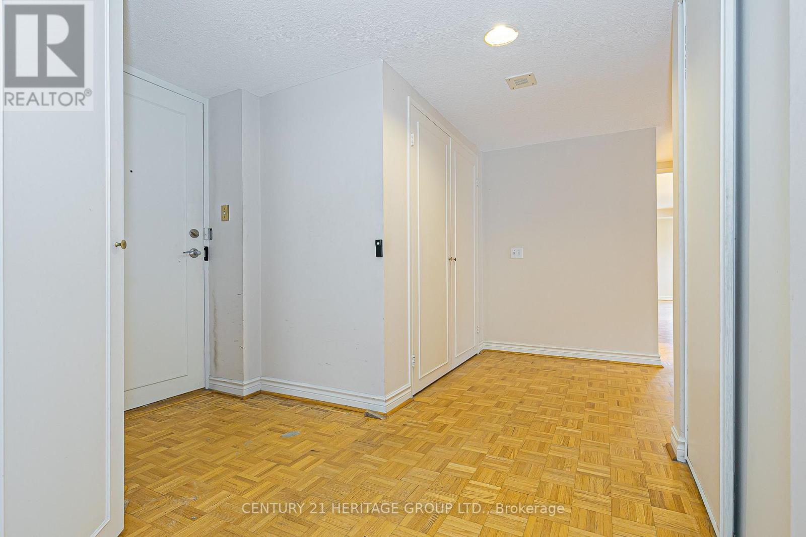 110 - 20 Baif Boulevard, Richmond Hill, Ontario  L4C 8T1 - Photo 2 - N12368274