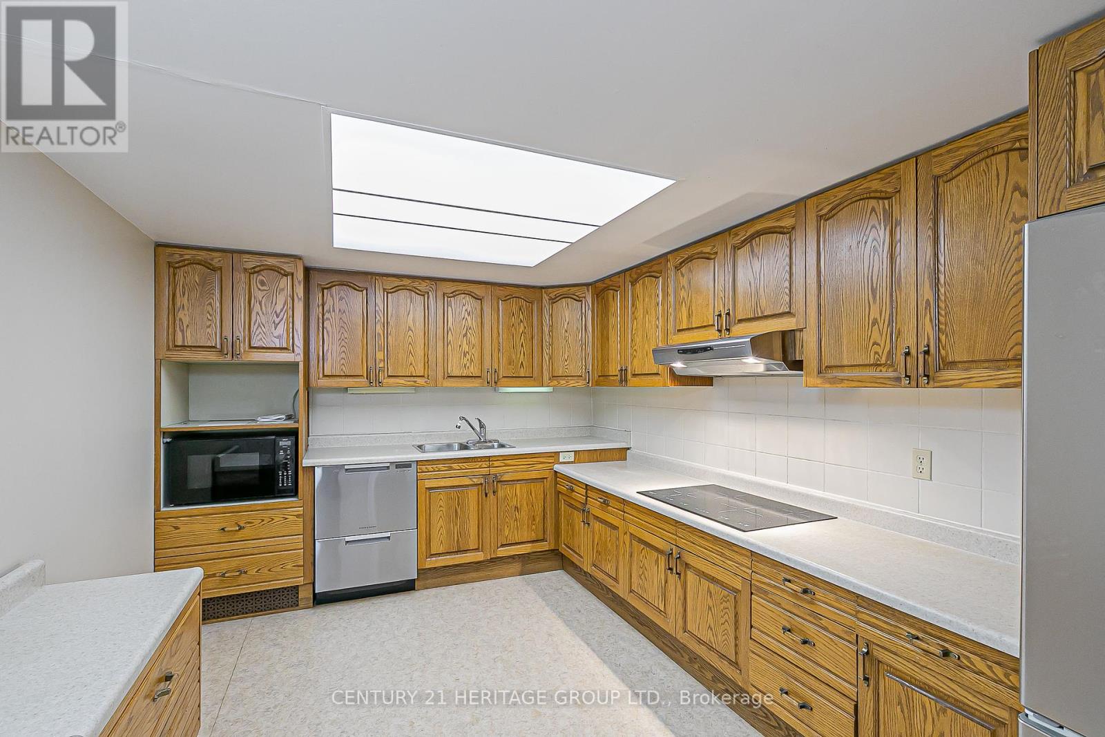 110 - 20 Baif Boulevard, Richmond Hill, Ontario  L4C 8T1 - Photo 3 - N12368274