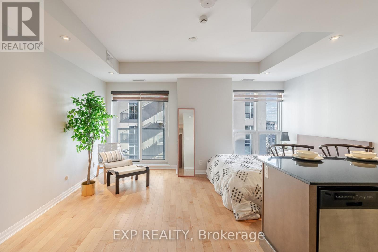 2308 - 242 Rideau Street, Ottawa, Ontario  K1N 0B7 - Photo 10 - X12368350