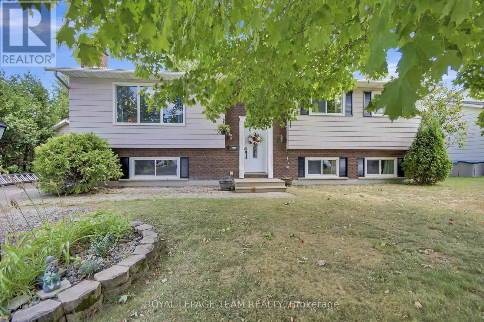 17 OWLSHEAD RD ROAD, Ottawa, Ontario