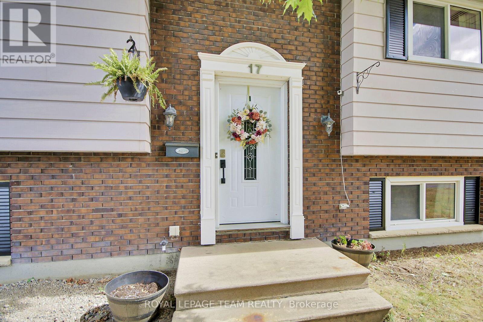 17 Owlshead Rd Road, Ottawa, Ontario  K0A 3P0 - Photo 3 - X12368362