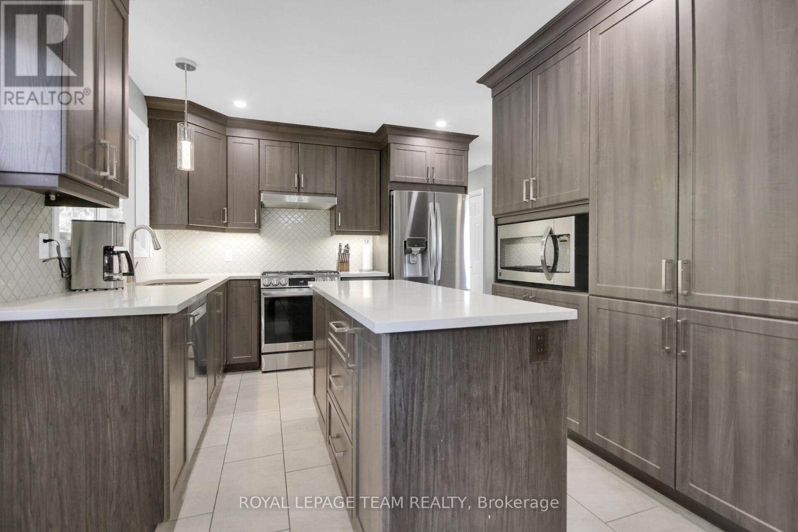 17 Owlshead Rd Road, Ottawa, Ontario  K0A 3P0 - Photo 5 - X12368362