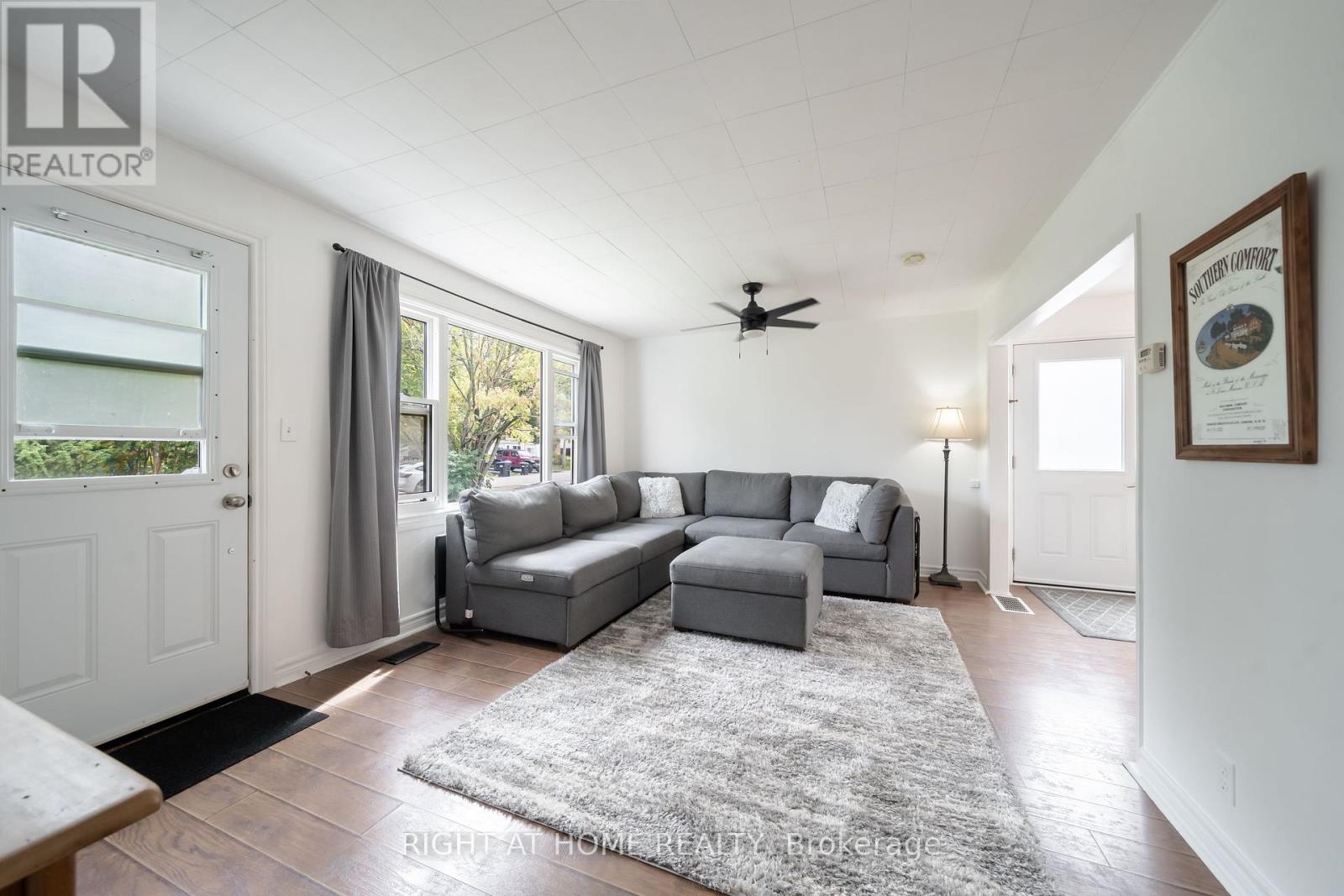 3392 Coronation Avenue, Severn (West Shore), Ontario  L0K 1G0 - Photo 9 - S12368266