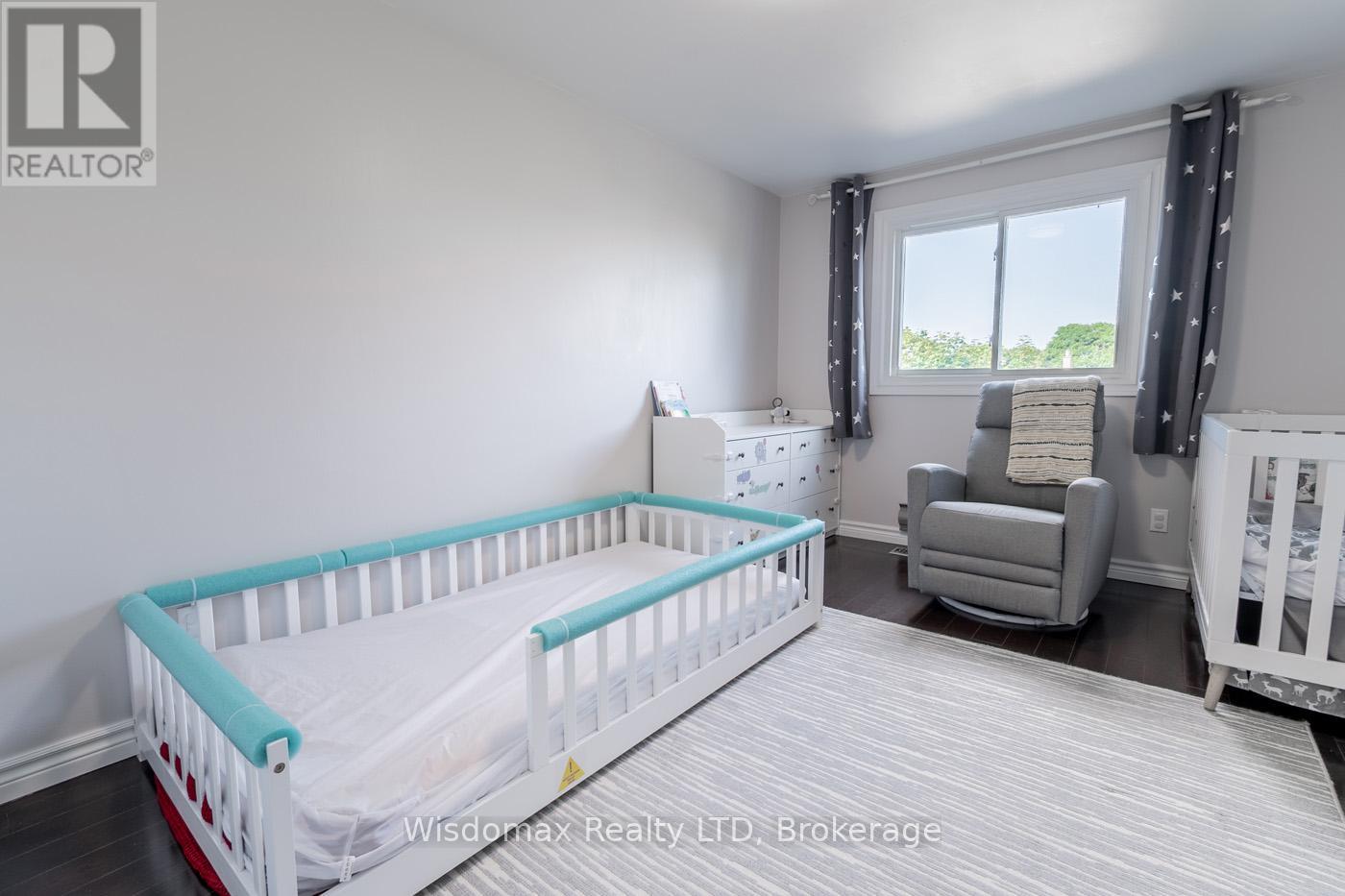 15 Capri Street, Thorold, Ontario  L2V 4W7 - Photo 18 - X12368324