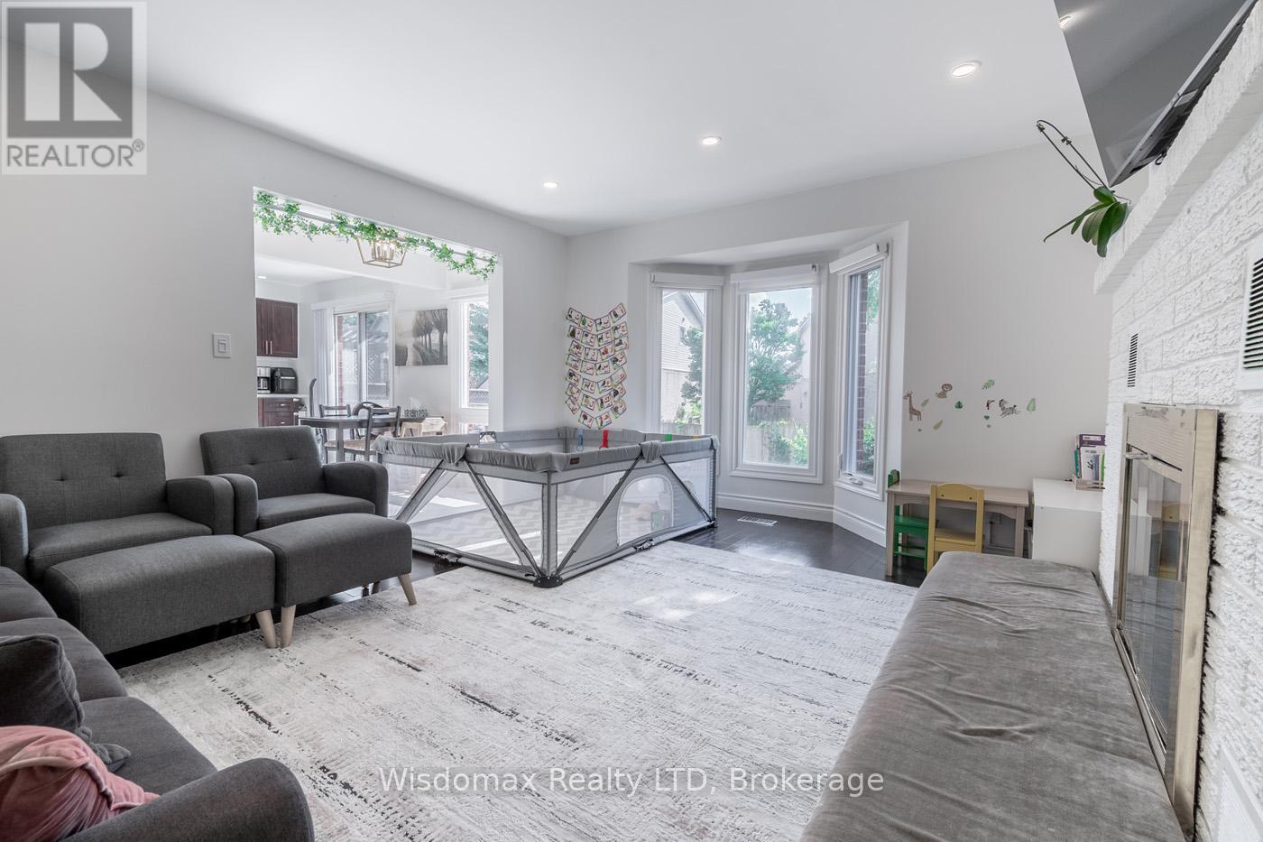 15 Capri Street, Thorold, Ontario  L2V 4W7 - Photo 8 - X12368324