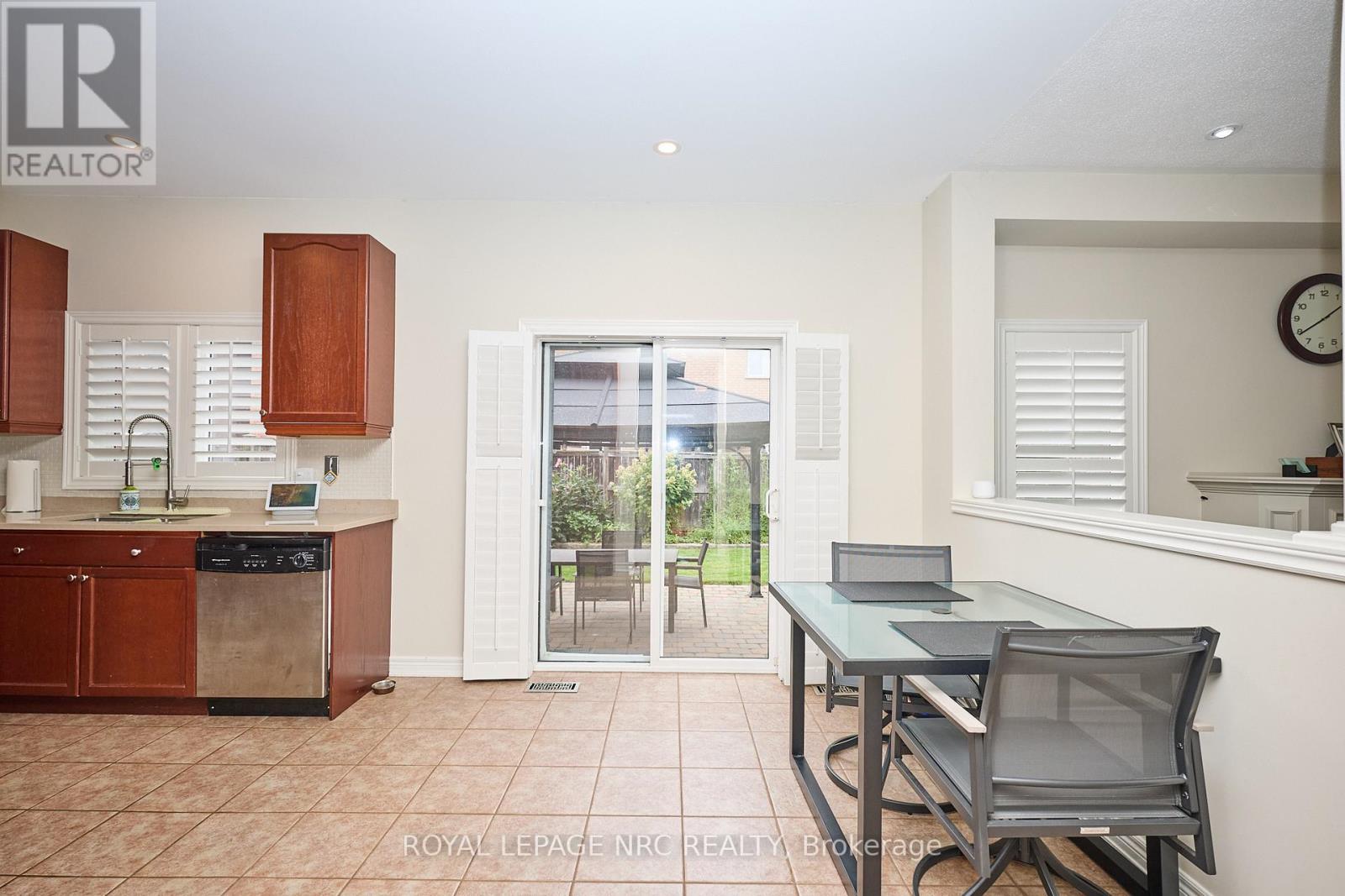 27 Goldeye Drive, Hamilton, Ontario  L8E 6C2 - Photo 8 - X12368378
