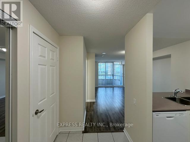 905 - 8 HILLCREST AVENUE, Toronto, Ontario