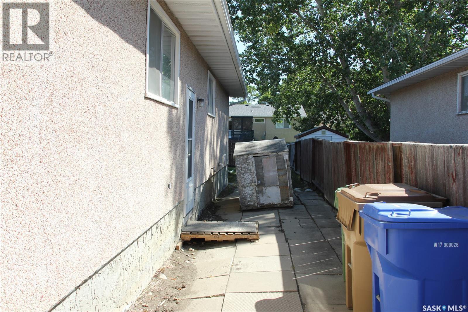 302 Markwell Drive, Regina, Saskatchewan  S4X 1N1 - Photo 3 - SK016718