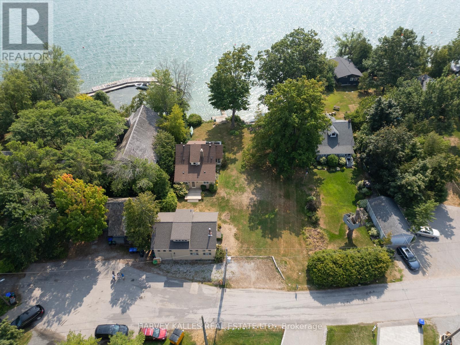 607 Cedarvale Drive, Innisfil, Ontario  L9S 4L1 - Photo 3 - N12368276
