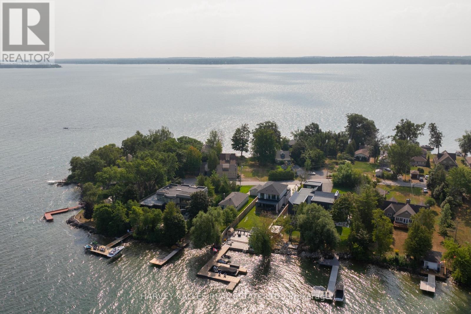 607 Cedarvale Drive, Innisfil, Ontario  L9S 4L1 - Photo 4 - N12368276