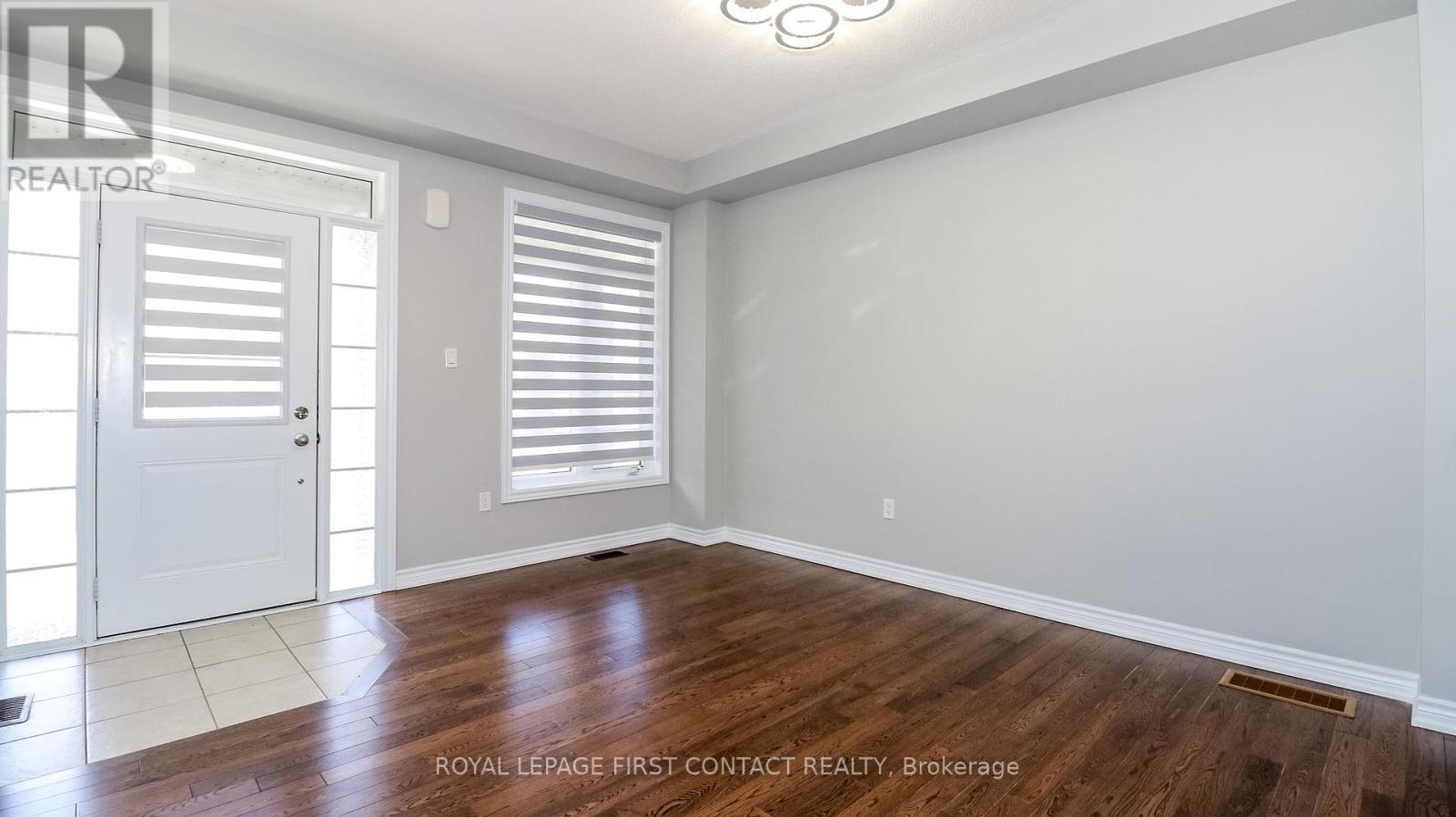 53 Mondial Crescent, East Gwillimbury, Ontario  L9N 0S2 - Photo 6 - N12368383