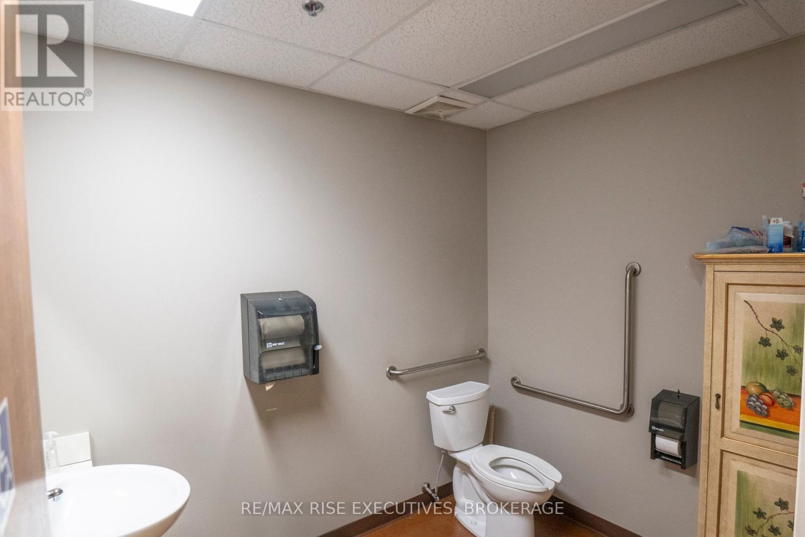 105 - 1225 Gardiners Road, Kingston, Ontario  K7P 0G3 - Photo 9 - X12368416