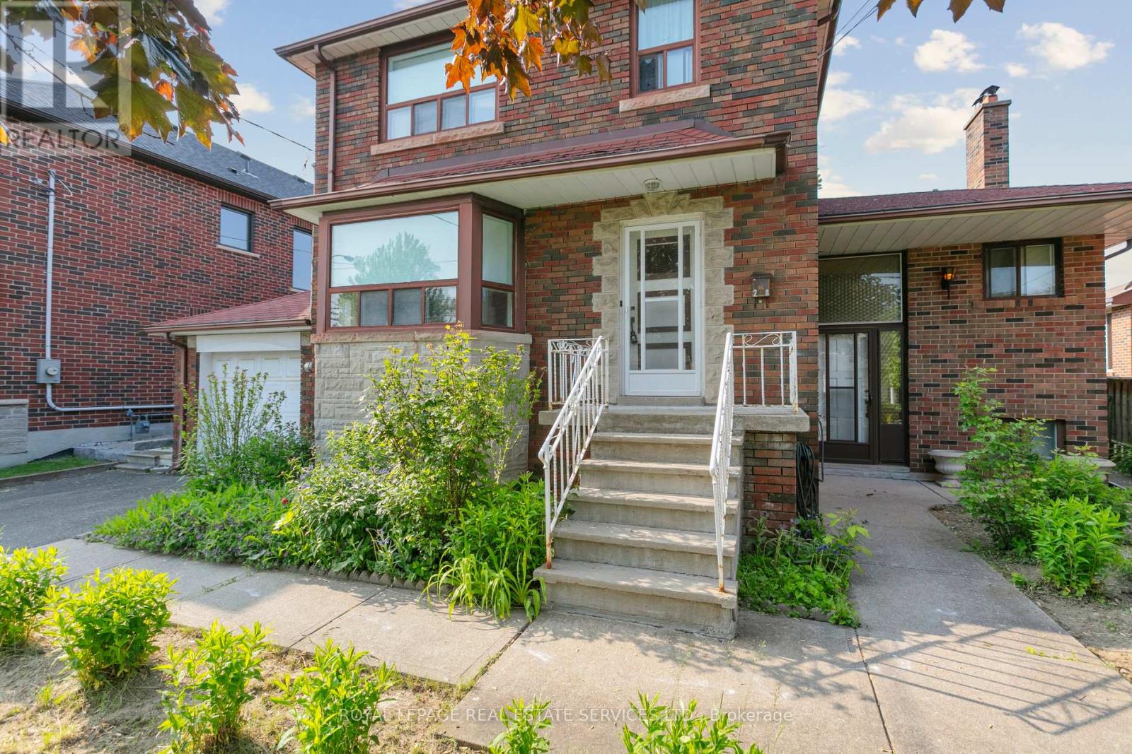 28 Cornelius Parkway, Toronto, Ontario  M6L 2K3 - Photo 14 - W12368358