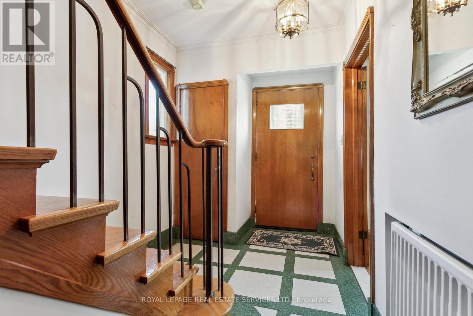 28 Cornelius Parkway, Toronto, Ontario  M6L 2K3 - Photo 16 - W12368358