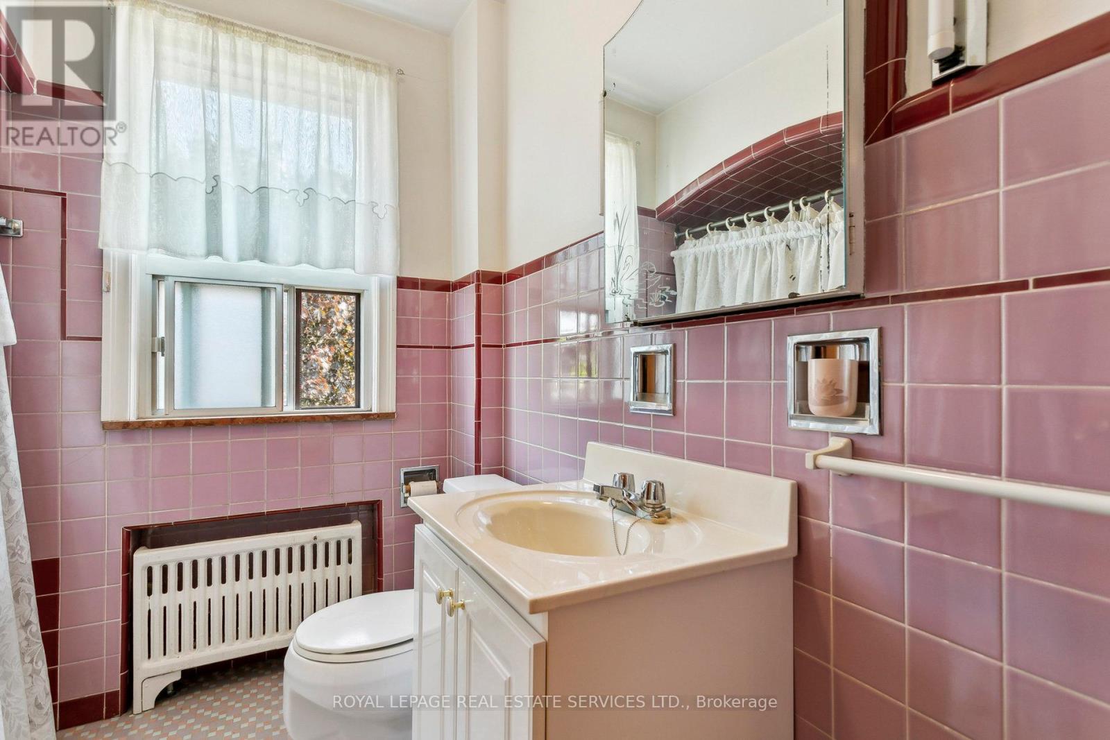 28 Cornelius Parkway, Toronto, Ontario  M6L 2K3 - Photo 35 - W12368358